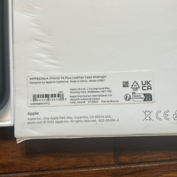 - Apple iPhone 14 Plus Leather Case with MagSafe Midnight NWT - Picture 4 of 4